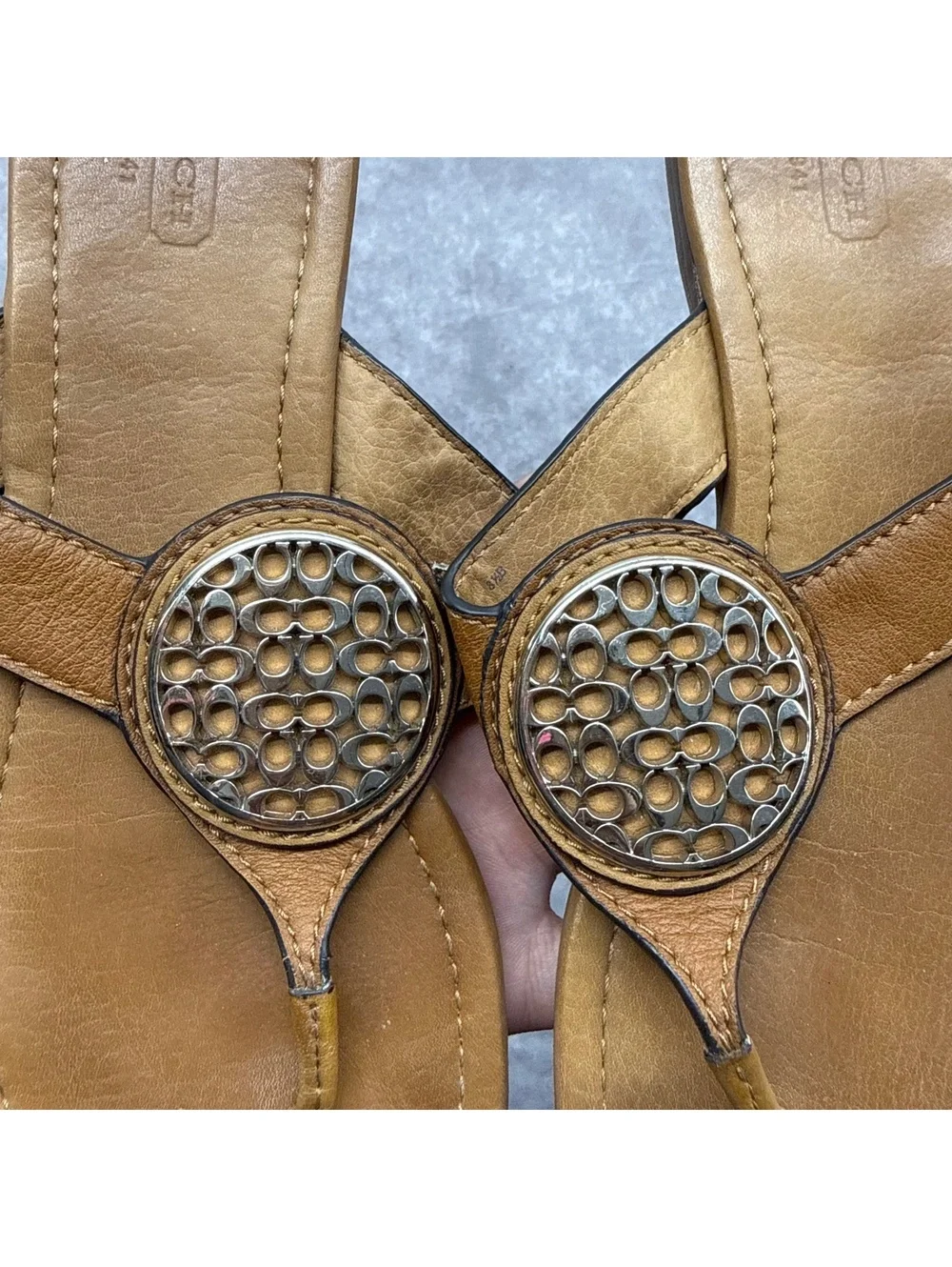 Coach Tan Leather Signature CC Logo Medallion Thong Flip Flop Sandals 8.5